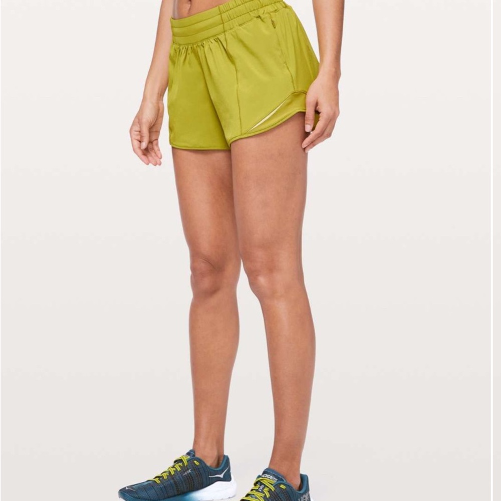 Lululemon Athletica Hotty Hot Short II Golden Lime 2.5” Women’s 6 Running Train - Picture 2 of 7